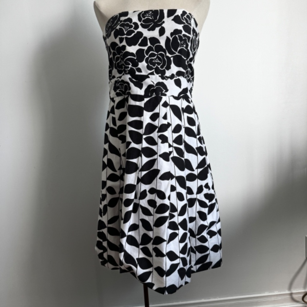 Jolibel - White and Black Floral Strapless Balloon Dress